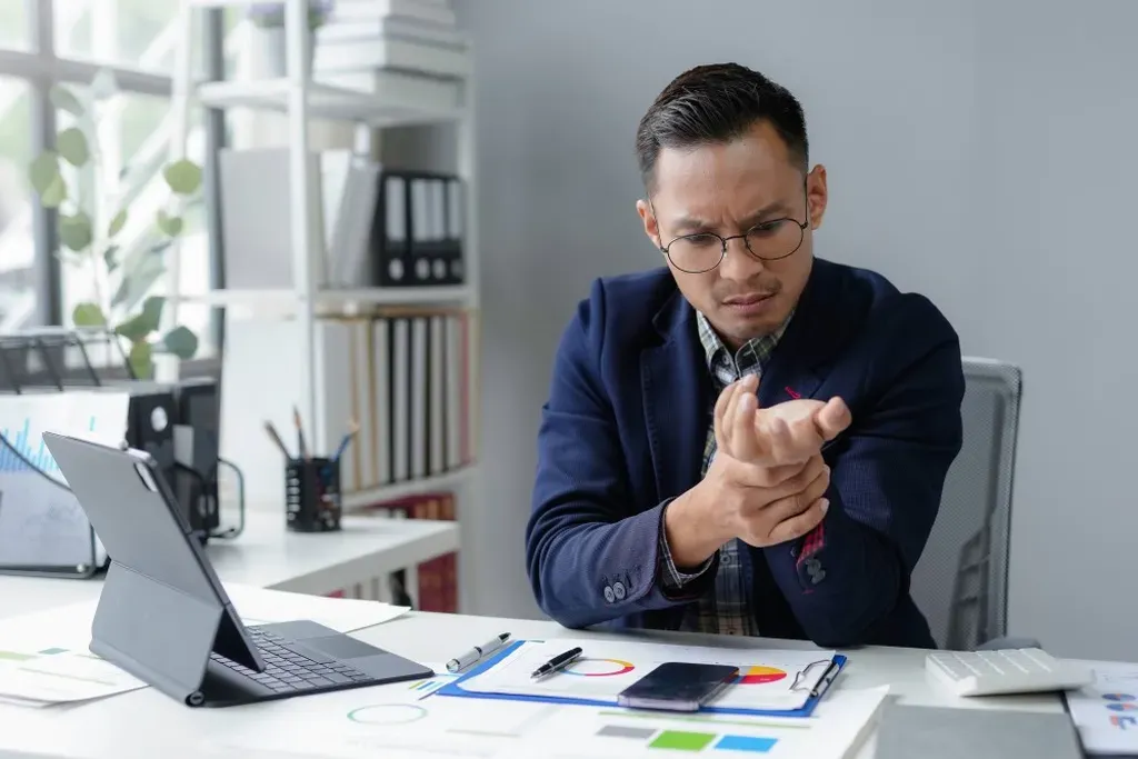 Managing Your Carpal Tunnel at Your Desk Job